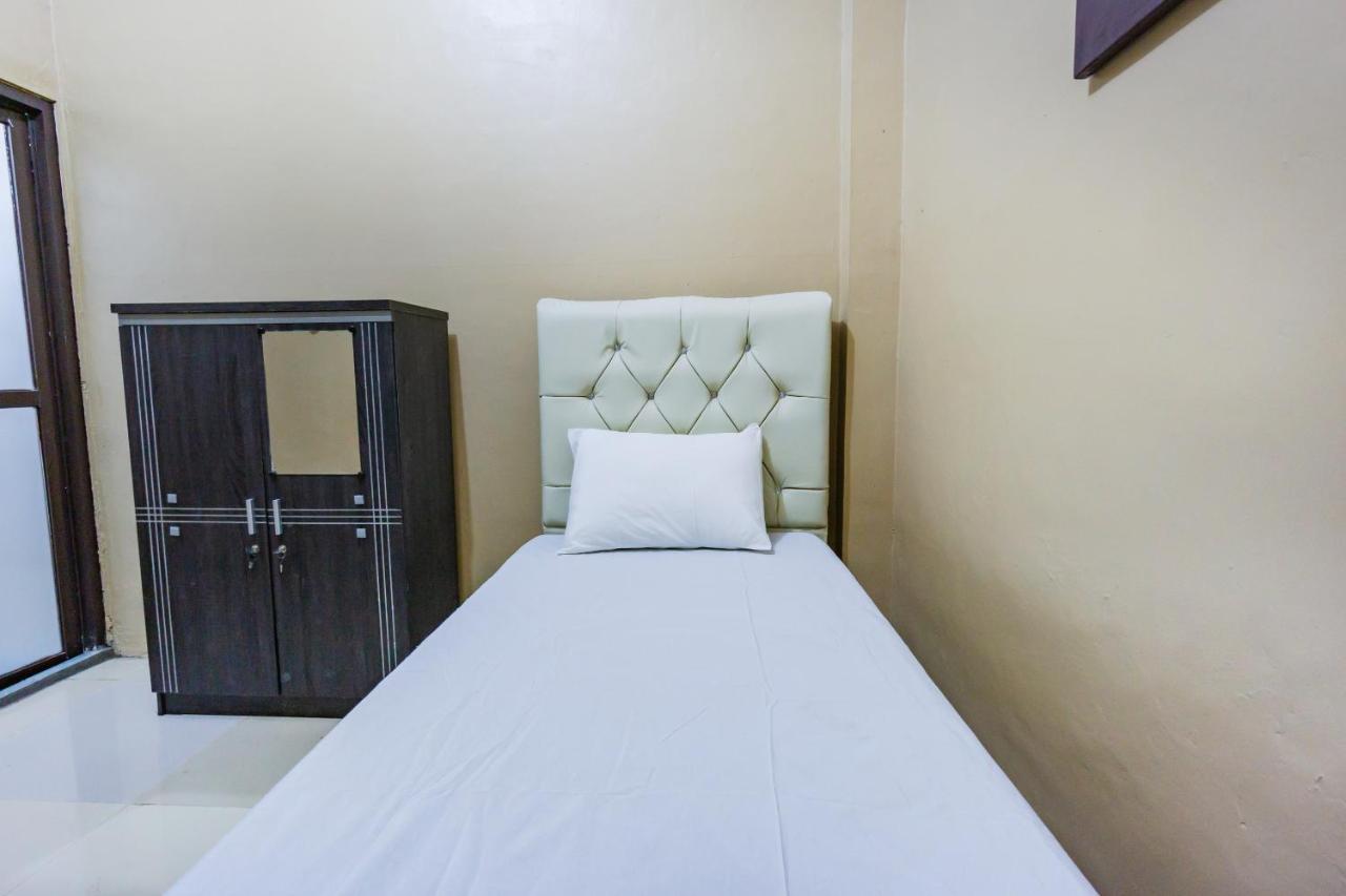 Oyo Life 2866 Kost Syahira Hotel Depok