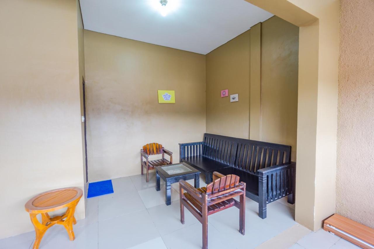 Oyo Life 2866 Kost Syahira